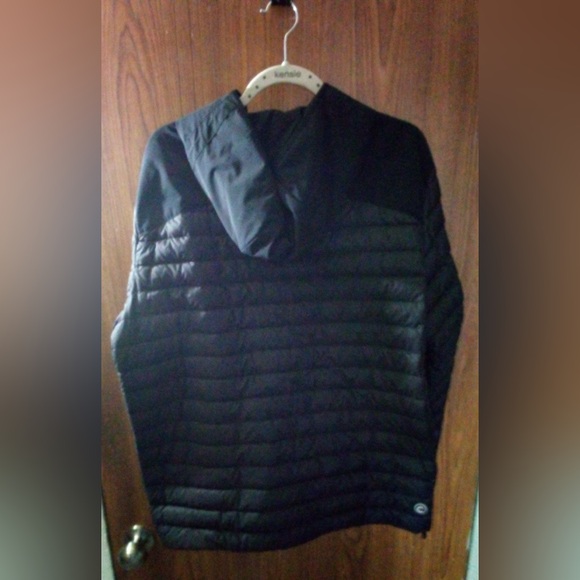Men's Sleek Black Puffer Jacket - Picture 2 of 2